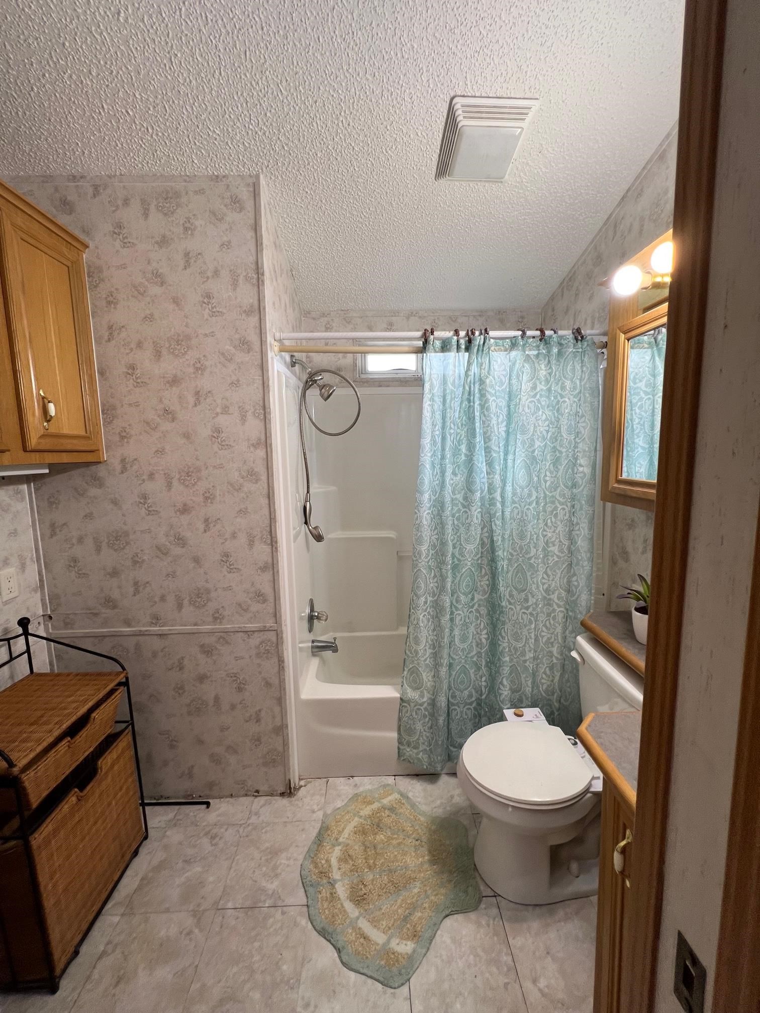 247 Defuniak Circle Lillian, AL 36549 - Photo 8 of 34