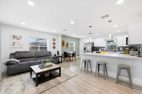 $278,000 | 2584 14th Avenue South, St. Petersburg, FL 33712