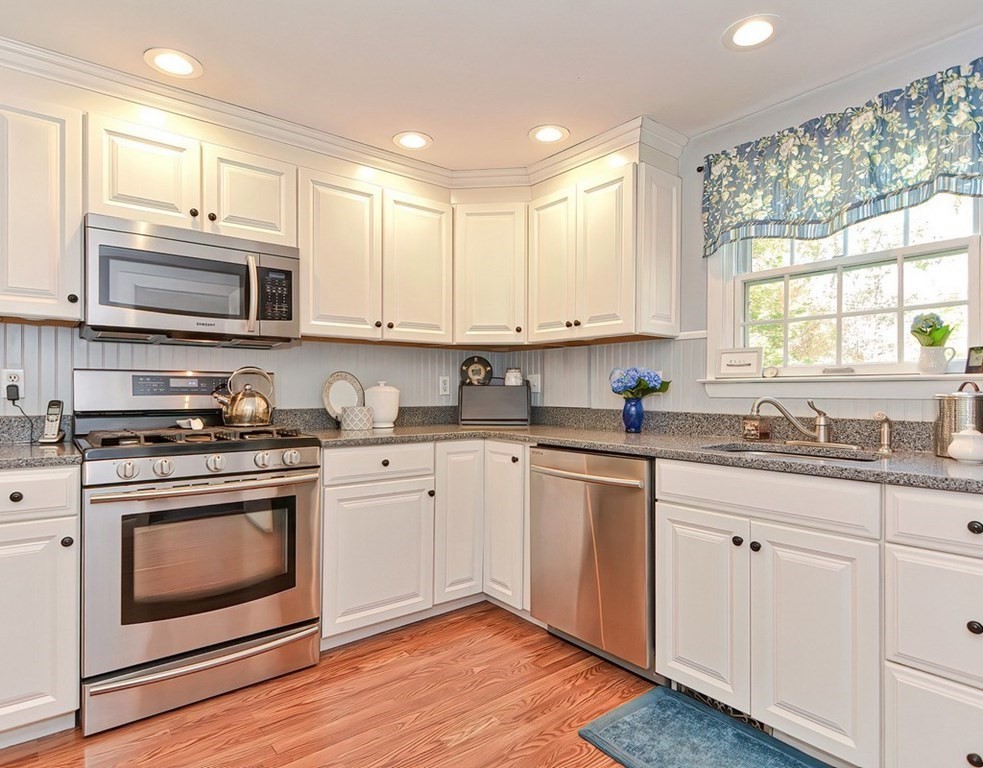 40 Robin Road Westborough, MA 01581 - Photo 7 of 42 Gallery Image 7