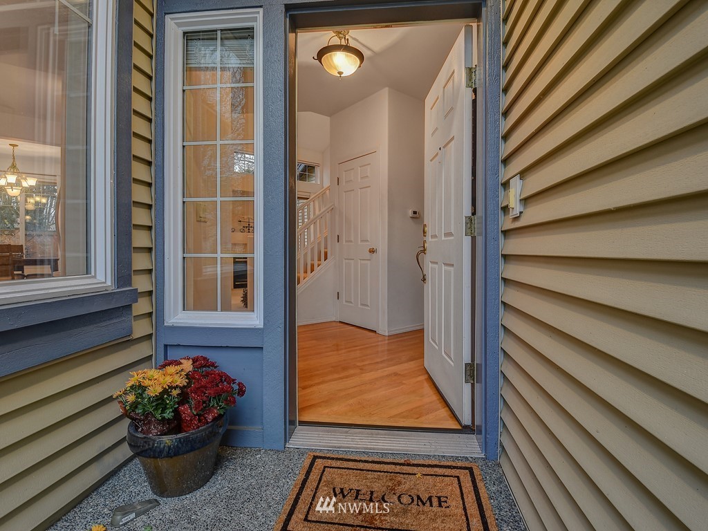 4505 Northeast 6th Court Renton, WA 98059 - Photo 2 of 29 Gallery Image 2