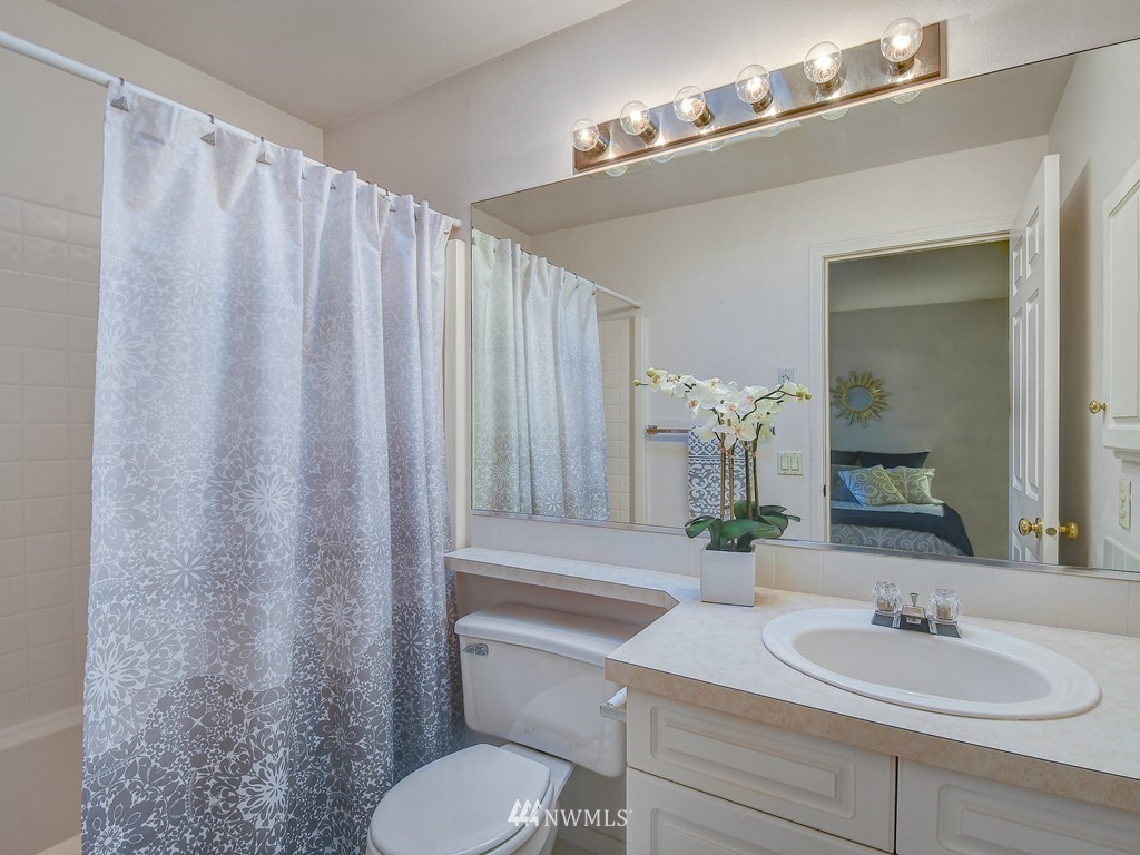 4505 Northeast 6th Court Renton, WA 98059 - Photo 21 of 29 Gallery Image 21