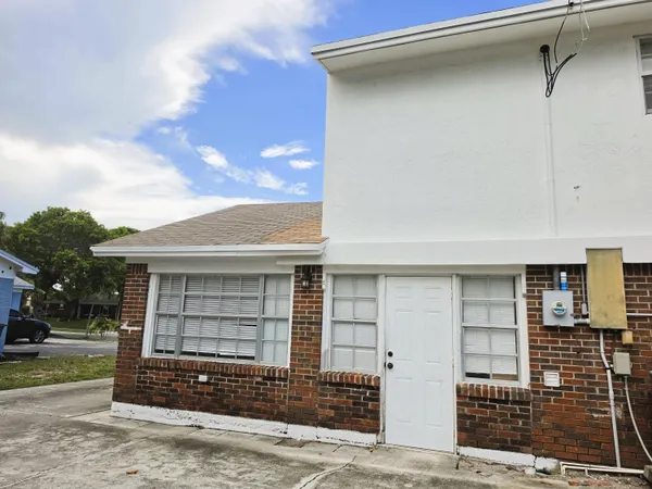 $1,600 | 814 Poplar Drive, Unit B, Lake Park, FL 33403