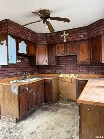 $39,900 | 128 East Ash Street, Canton, IL 61520