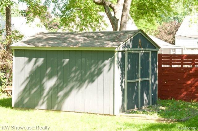 3900 Elmhurst Road Waterford, MI 48328 - Photo 24 of 29 shed.jpg