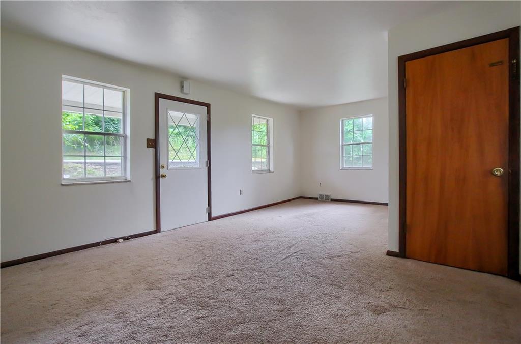 2414 Rochester Road Sewickley, PA 15143 - Photo 9 of 24 Living Room