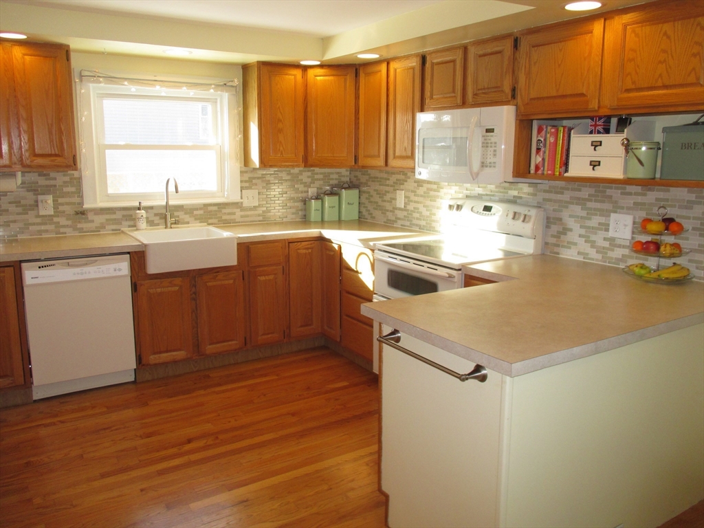4 Dogwood Road Littleton, MA 01460 - Photo 5 of 13 Gallery Image 5