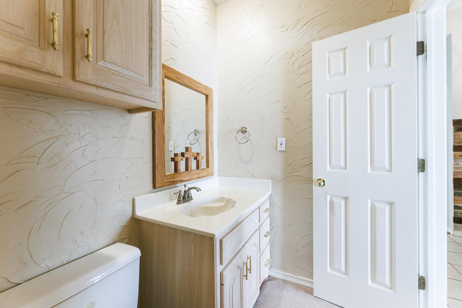 206 Collins Avenue Sundown, TX 79372 - Photo 47 of 81 Second Bathroom