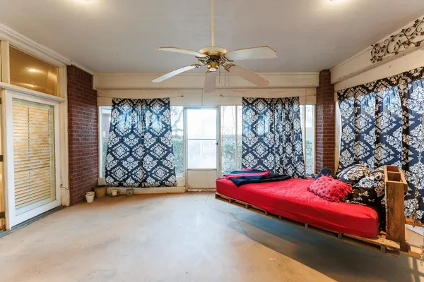 $290,000 | 206 Collins Avenue, Sundown, TX 79372