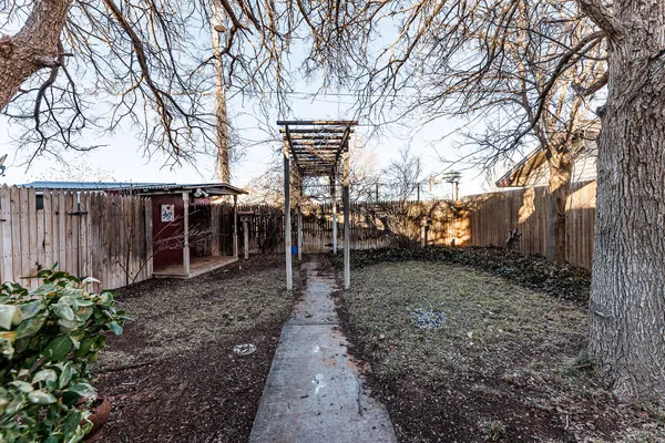 $290,000 | 206 Collins Avenue, Sundown, TX 79372