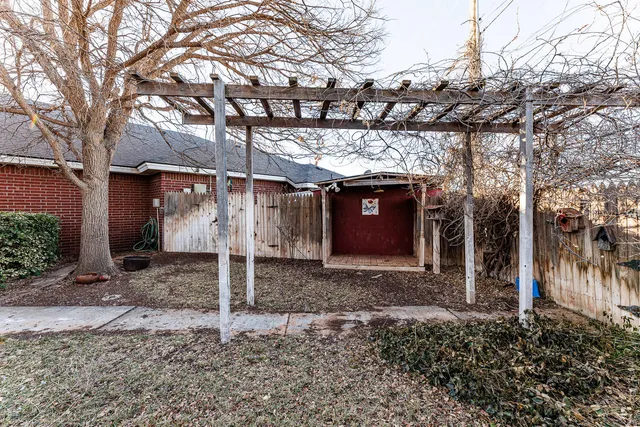 $290,000 | 206 Collins Avenue, Sundown, TX 79372