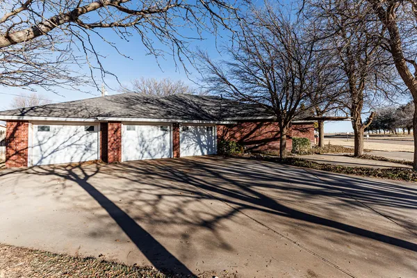 $290,000 | 206 Collins Avenue, Sundown, TX 79372