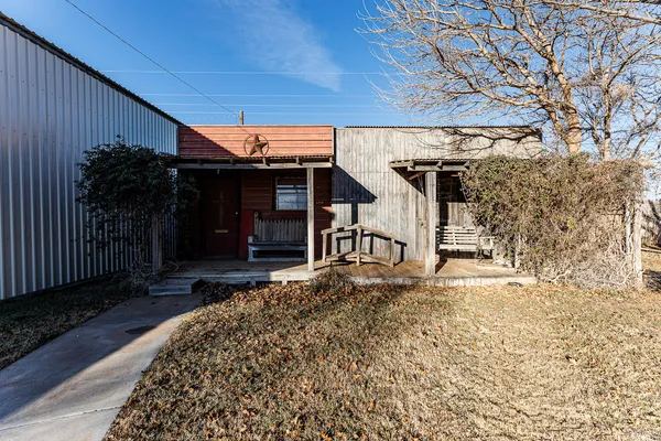 $290,000 | 206 Collins Avenue, Sundown, TX 79372