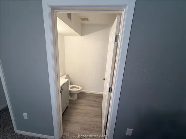 $450 | 527 Southwest Parkway, Unit 104, College Station, TX 77840