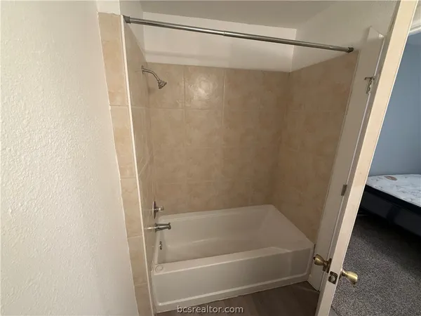 $450 | 527 Southwest Parkway, Unit 104, College Station, TX 77840