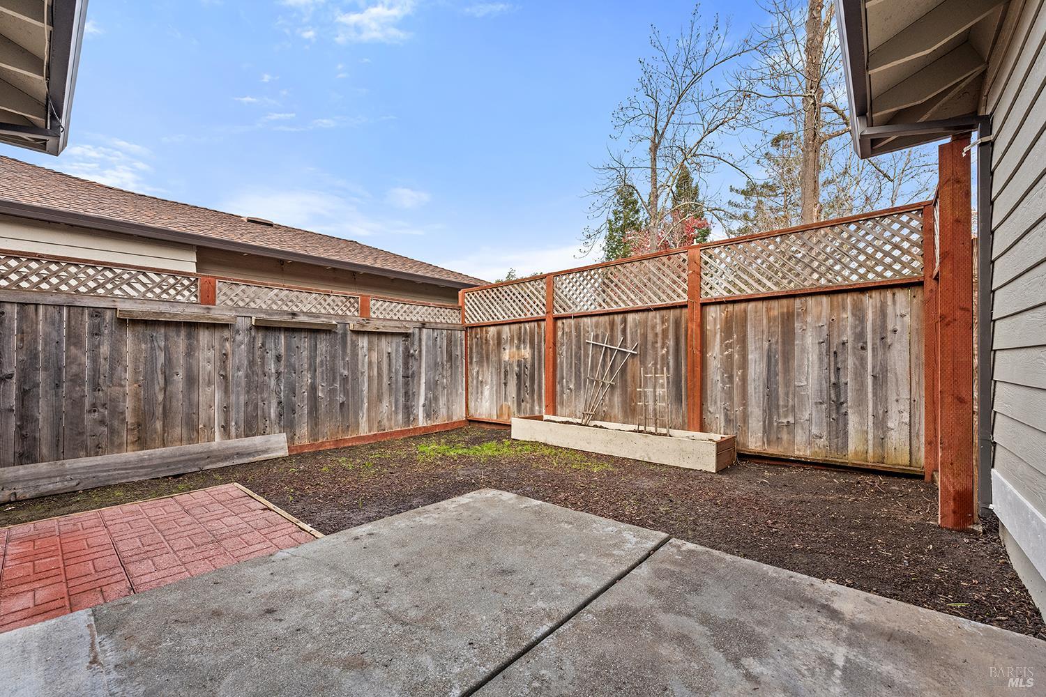 1733 Burgundy Place Santa Rosa, CA 95403 - Photo 19 of 23 A private sunlight yard is easily managed all year round.