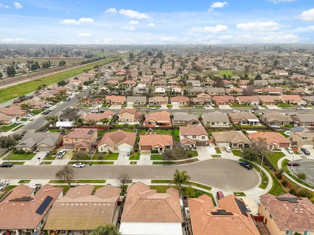 $350,000 | 1369 West Burgundy Court, Hanford, CA 93230