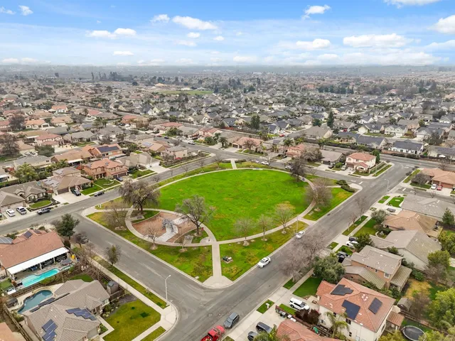 $350,000 | 1369 West Burgundy Court, Hanford, CA 93230