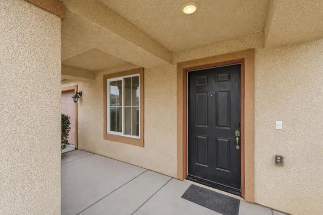 $350,000 | 1369 West Burgundy Court, Hanford, CA 93230