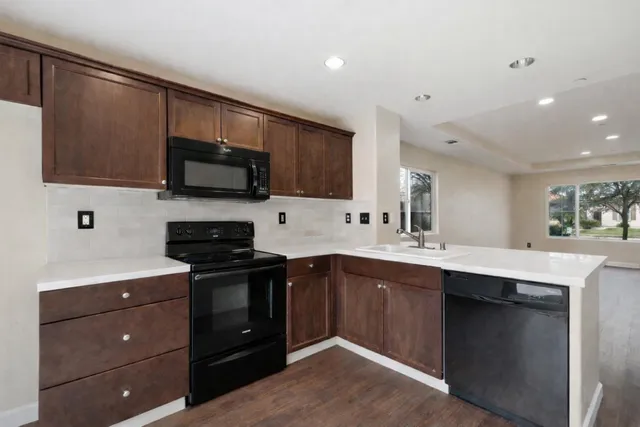 $350,000 | 1369 West Burgundy Court, Hanford, CA 93230