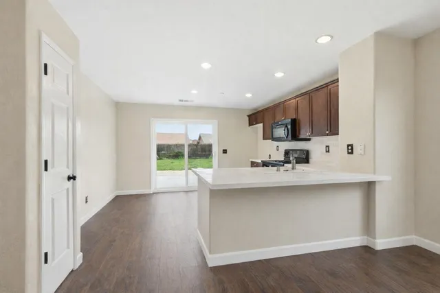 $350,000 | 1369 West Burgundy Court, Hanford, CA 93230