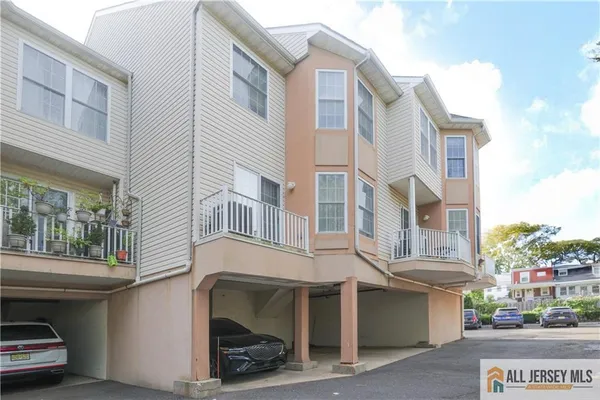 $450,000 | 125 Adamecs Way, Unit 26, South Amboy, NJ 08879