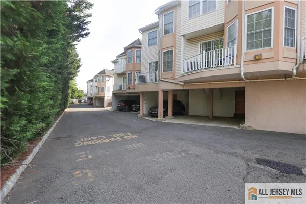 $450,000 | 125 Adamecs Way, Unit 26, South Amboy, NJ 08879