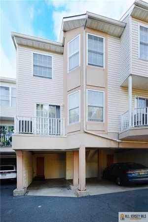 $450,000 | 125 Adamecs Way, Unit 26, South Amboy, NJ 08879