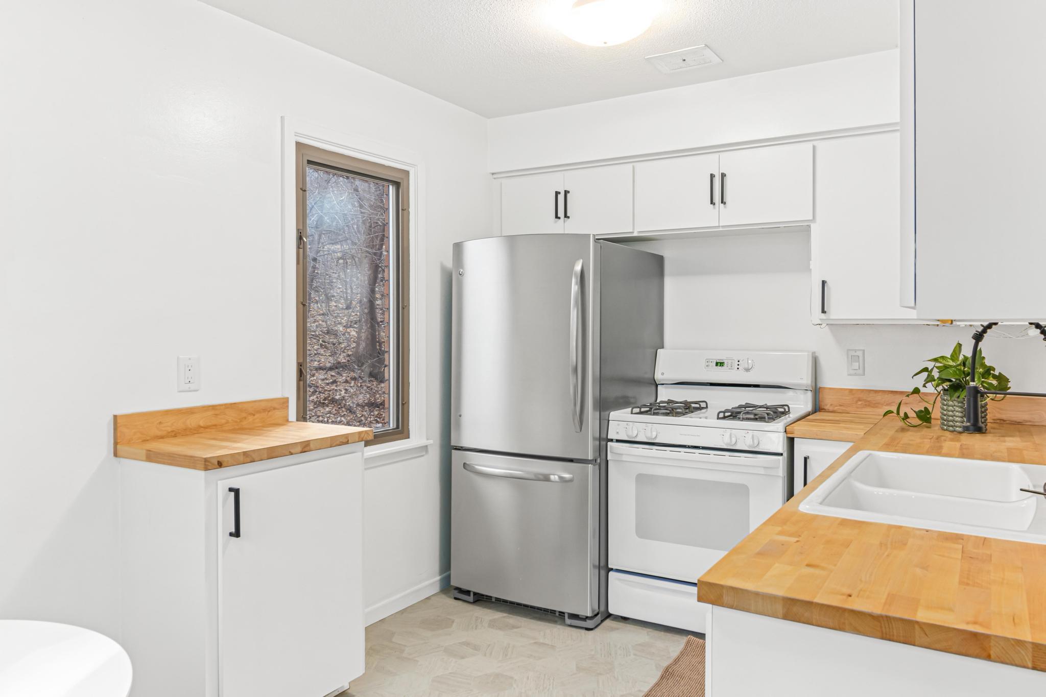 2305 Unity Avenue North Golden Valley, MN 55422 - Photo 4 of 25 Gallery Image 4