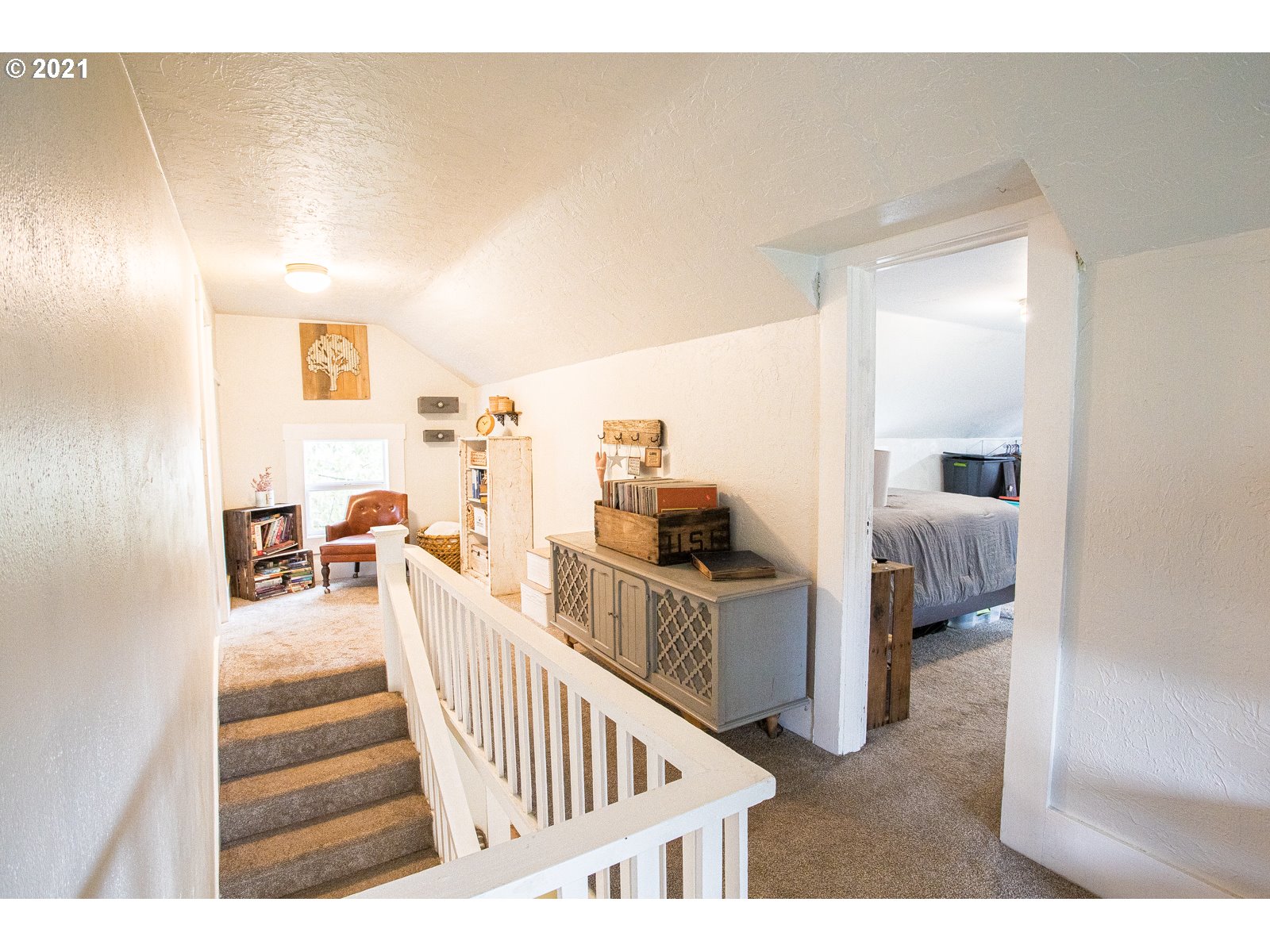 1620 Kellogg Road Springfield, OR 97477 - Photo 15 of 21 a living room with furniture and a wooden floor