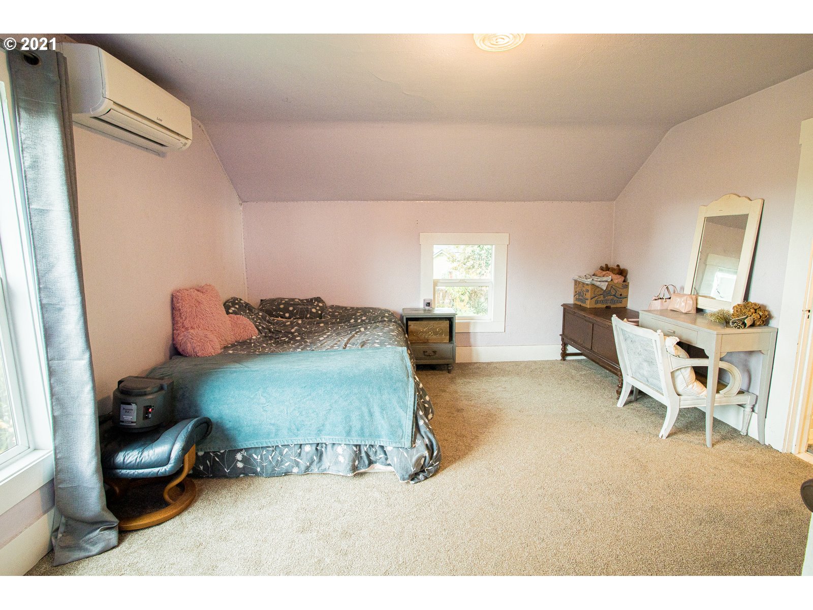 1620 Kellogg Road Springfield, OR 97477 - Photo 19 of 21 a bedroom with a bed and window
