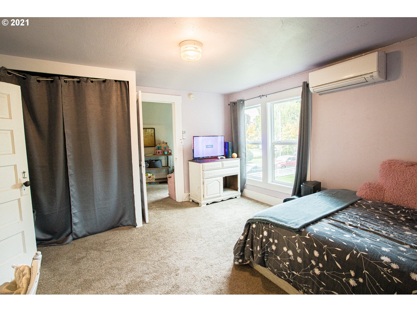 1620 Kellogg Road Springfield, OR 97477 - Photo 20 of 21 a bedroom with a bed dresser and a window