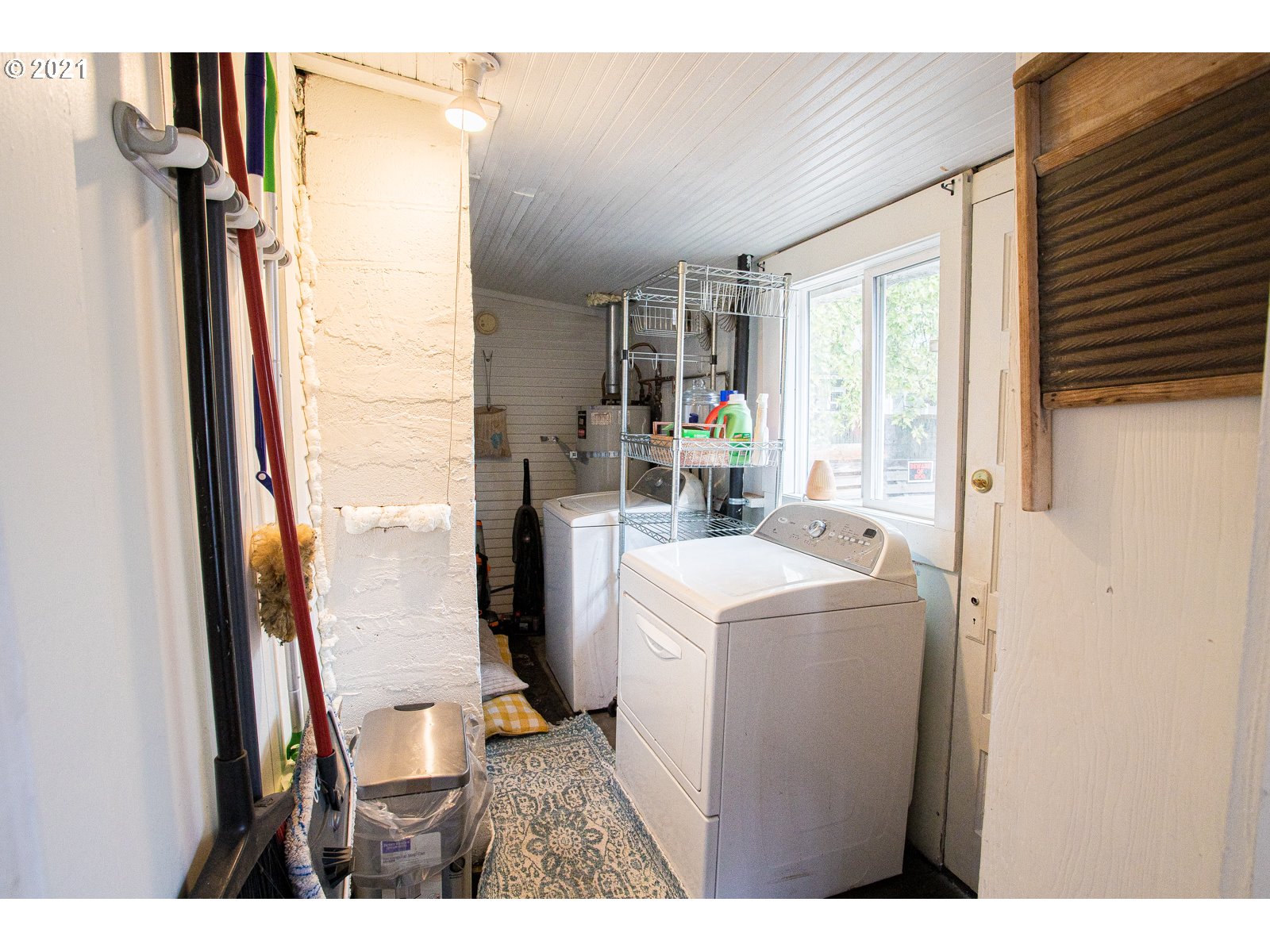 1620 Kellogg Road Springfield, OR 97477 - Photo 21 of 21 a utility room with dryer and washer