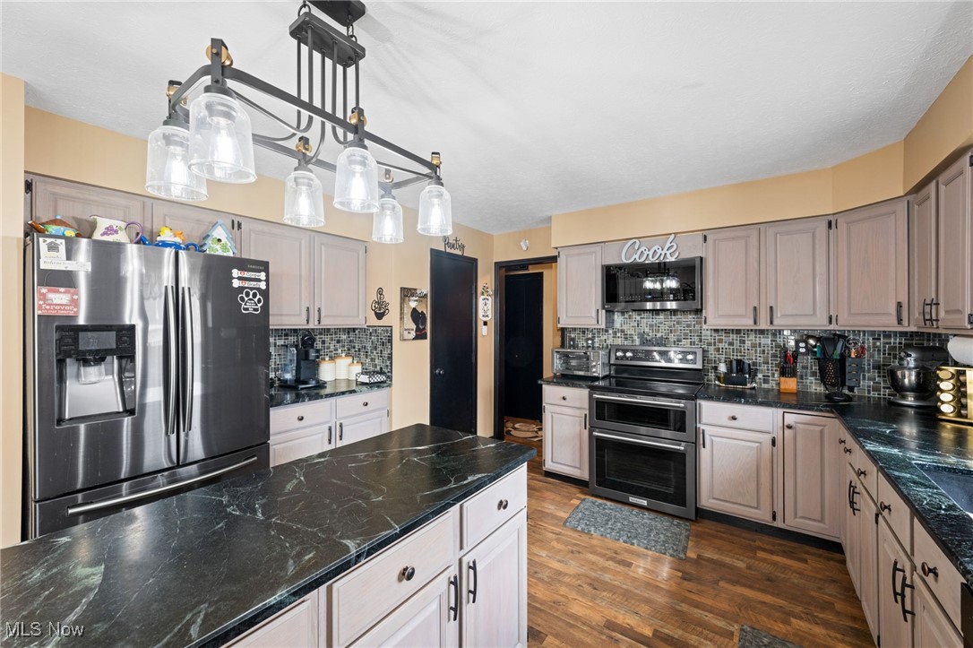 622 Harris Road Sheffield Lake, OH 44054 - Photo 11 of 31 Gallery Image 11