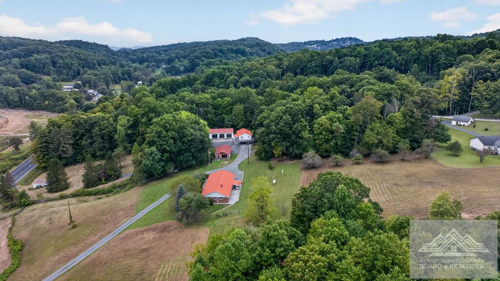 7040 New Hope Road Bluefield, WV 24701 - Photo 2 of 137 Gallery Image 2