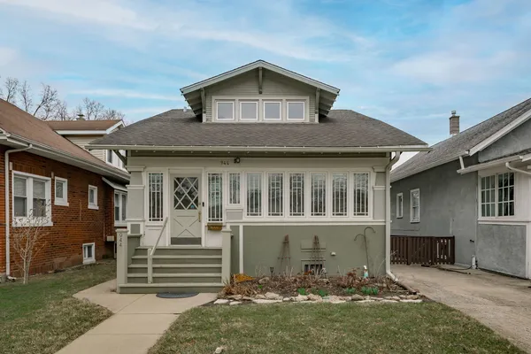 $730,000 | 944 North Taylor Avenue, Oak Park, IL 60302