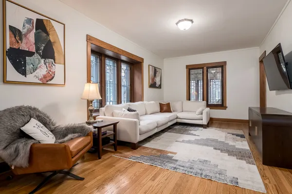 $730,000 | 944 North Taylor Avenue, Oak Park, IL 60302