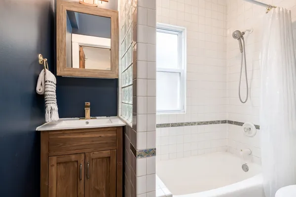 $730,000 | 944 North Taylor Avenue, Oak Park, IL 60302