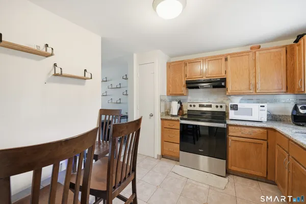 $250,000 | 19 Chelsea Lane, Unit 19, East Granby, CT 06026
