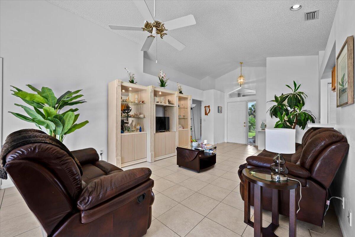 6397 Garrett Street Jupiter, FL 33458 - Photo 6 of 36 07-LUX_0890