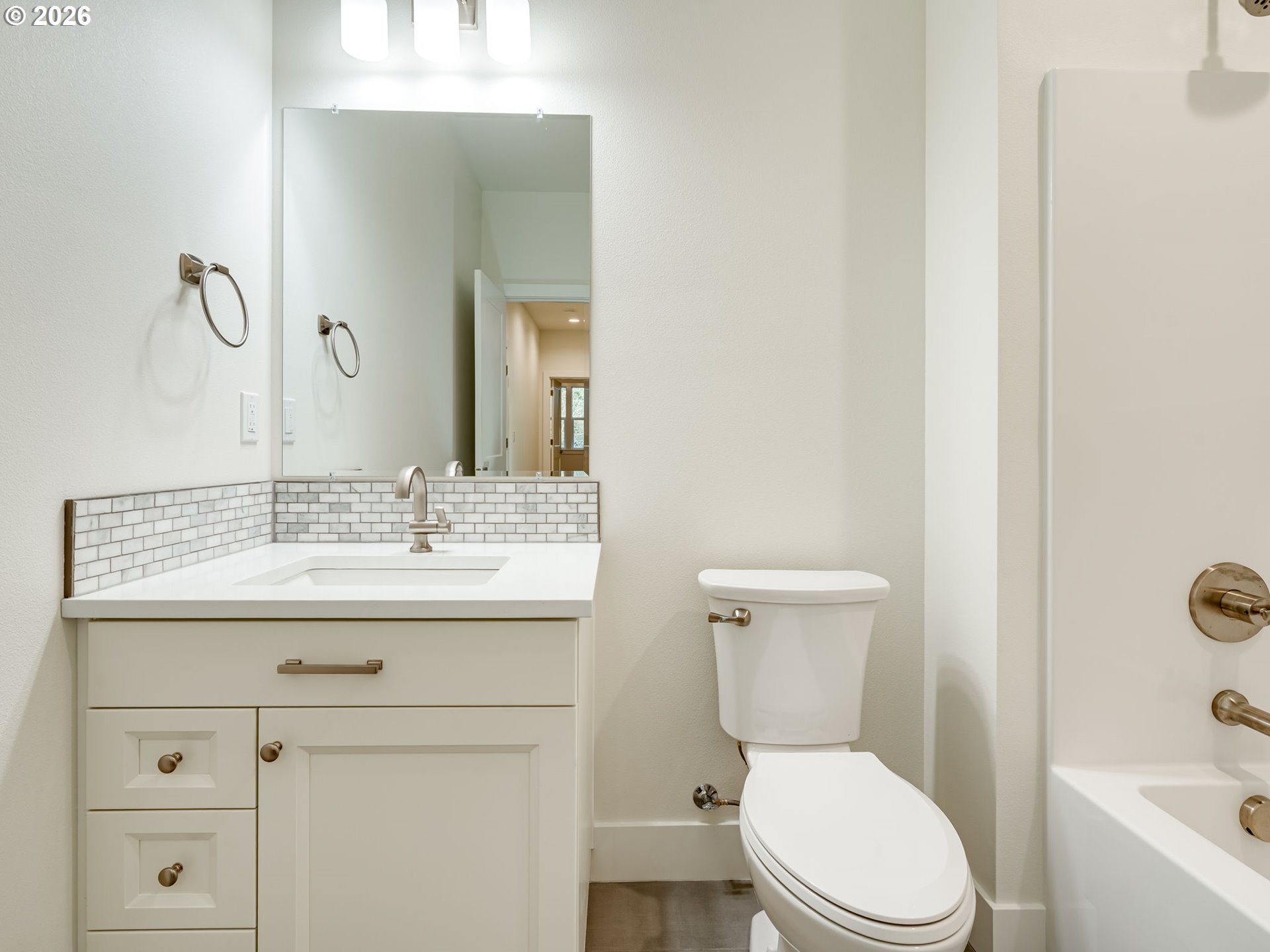 2147 Northeast Spitz Road Canby, OR 97013 - Photo 31 of 46 Bathroom