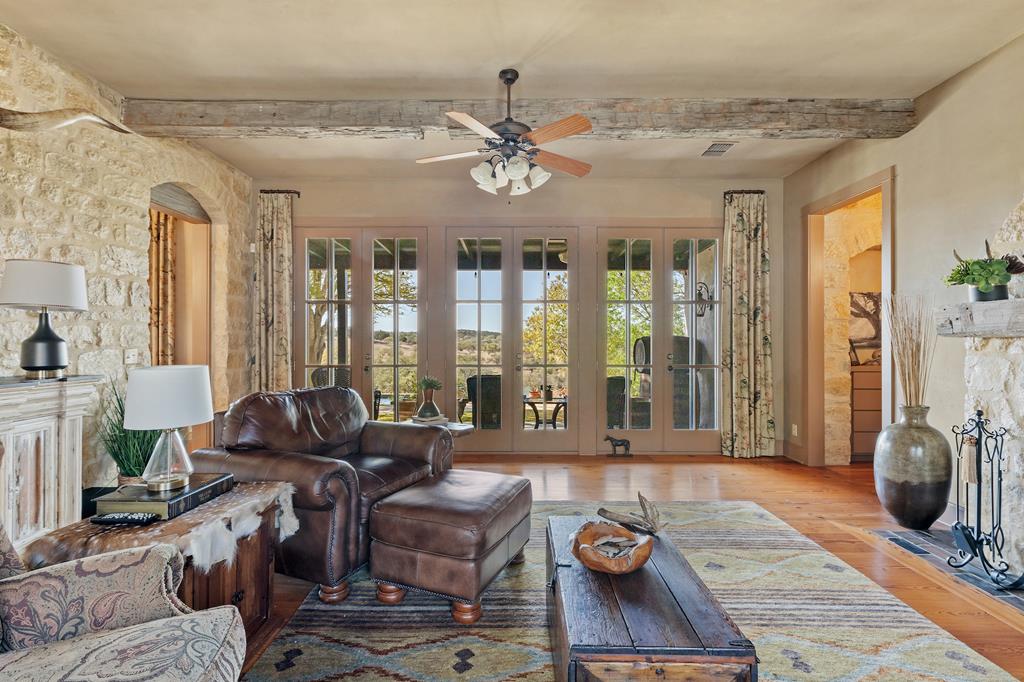 357 YellowJacket Lane Fredericksburg, TX 78624 - Photo 12 of 72 Living room
