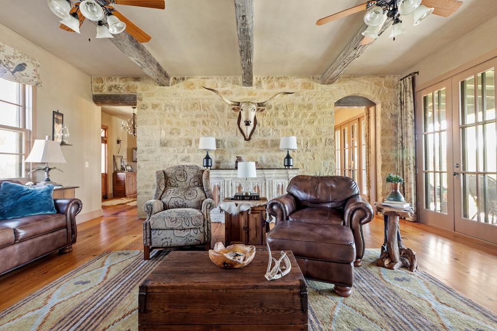 357 YellowJacket Lane Fredericksburg, TX 78624 - Photo 13 of 72 Living room