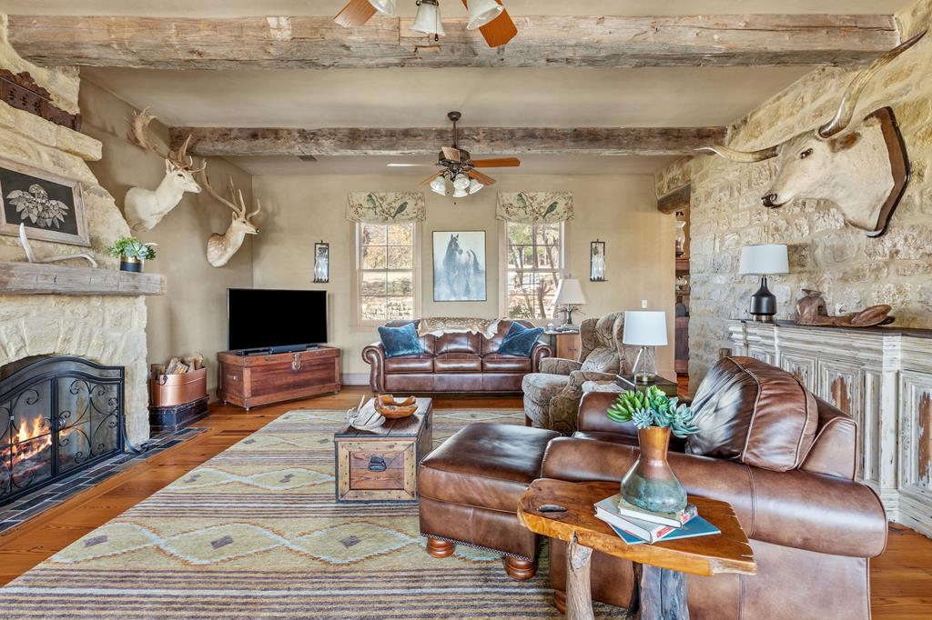 357 YellowJacket Lane Fredericksburg, TX 78624 - Photo 15 of 72 Living room