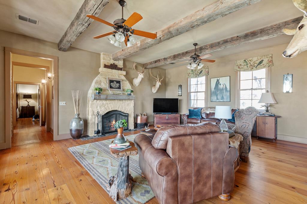 357 YellowJacket Lane Fredericksburg, TX 78624 - Photo 10 of 72 Living room