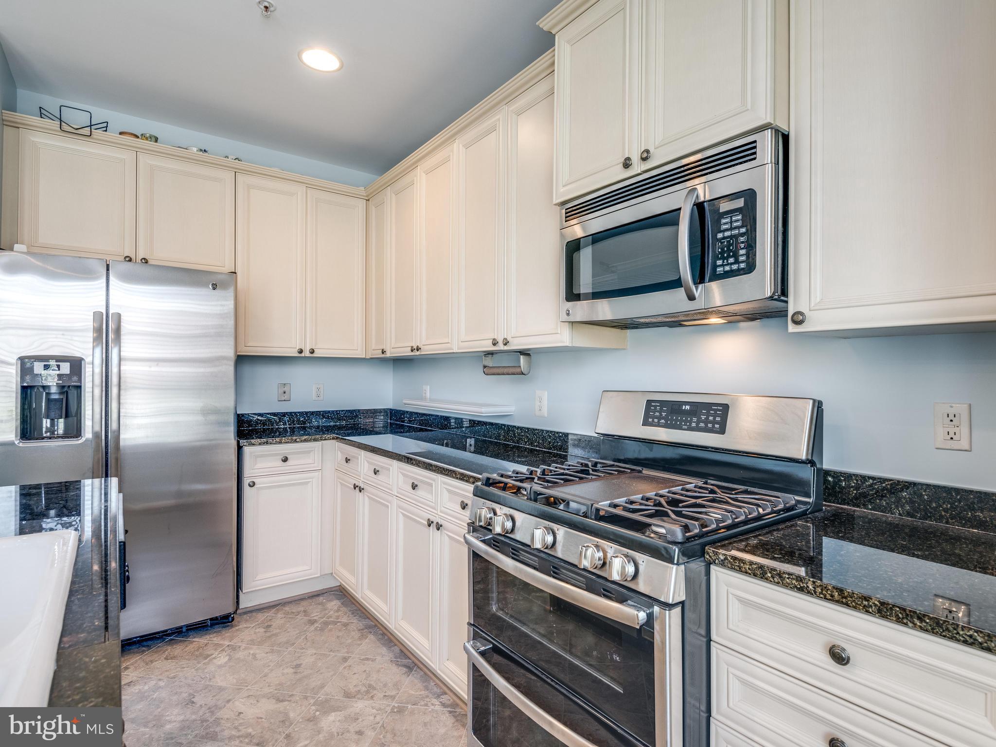 12108 Kinsley Place Reston, VA 20190 - Photo 15 of 27 Kitchen