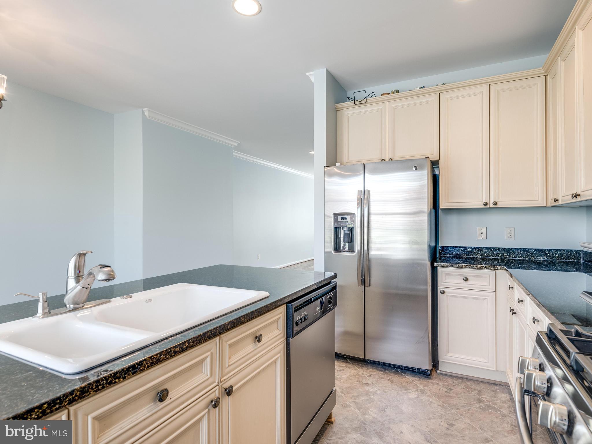 12108 Kinsley Place Reston, VA 20190 - Photo 16 of 27 Kitchen