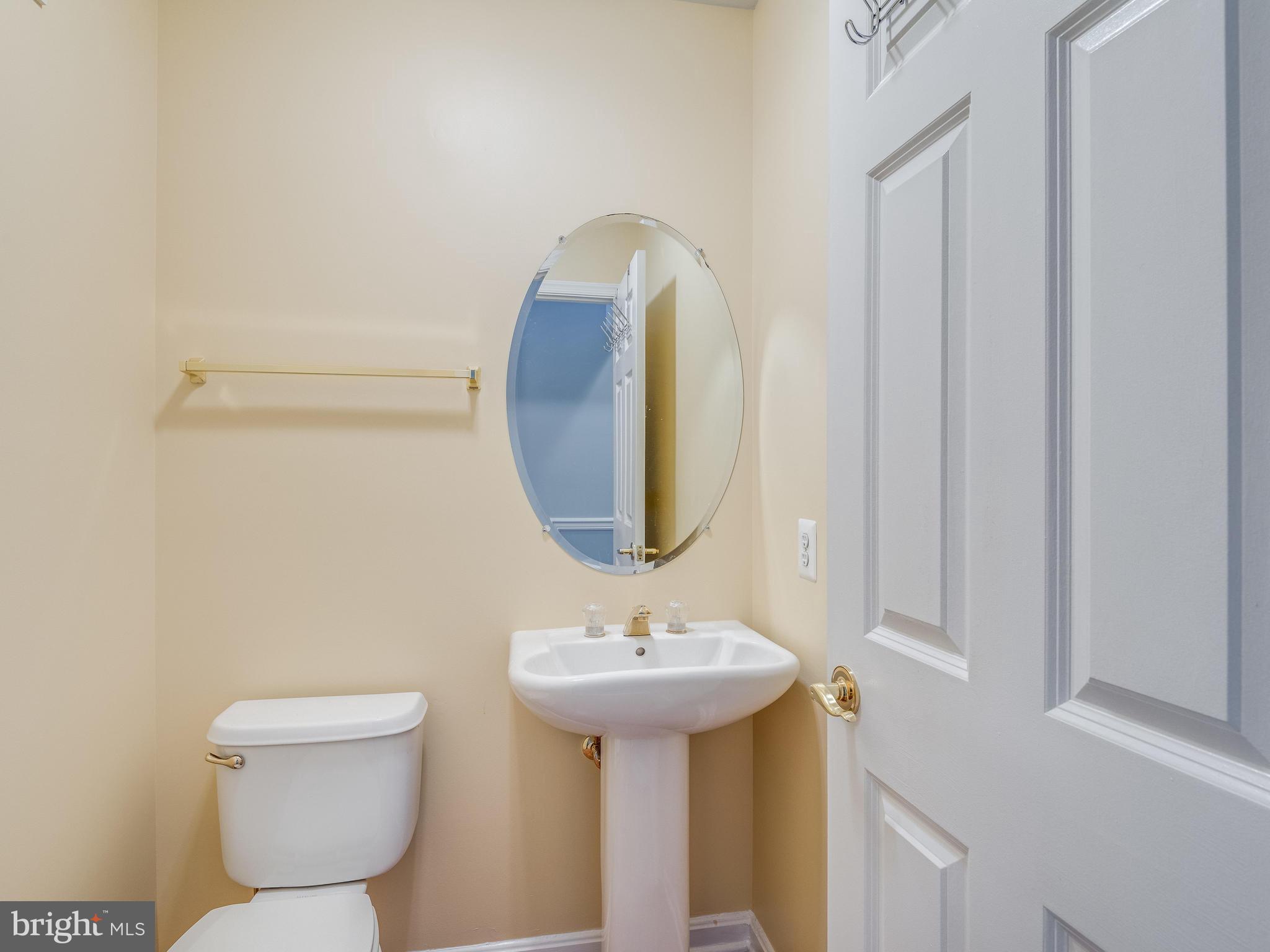 12108 Kinsley Place Reston, VA 20190 - Photo 7 of 27 Bath