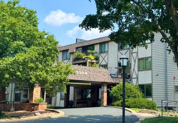 $1,850 | 1304 West Medicine Lake Drive, Unit 226, Plymouth, MN 55441