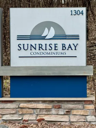 $1,850 | 1304 West Medicine Lake Drive, Unit 226, Plymouth, MN 55441