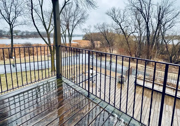 $1,850 | 1304 West Medicine Lake Drive, Unit 226, Plymouth, MN 55441